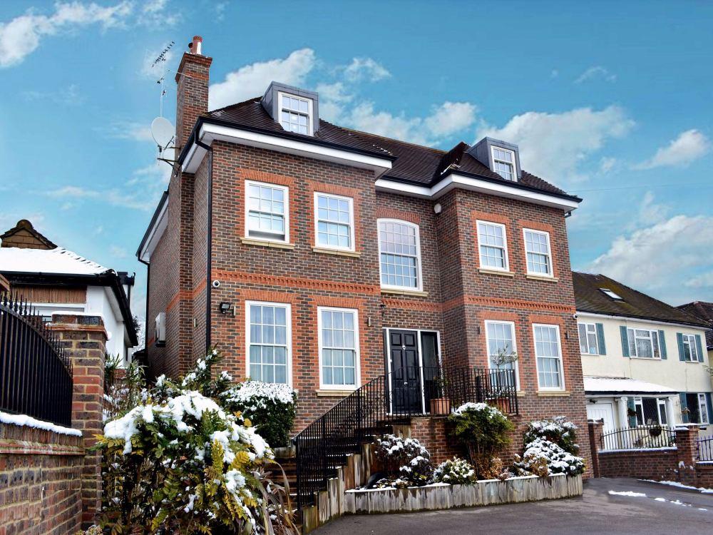 5 bed property in Wise Lane, Mill Hill